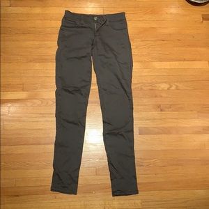 grey jeggings